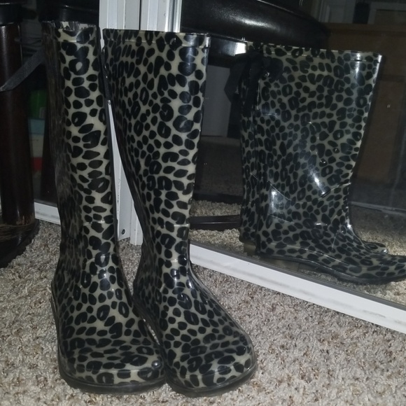 3/$35 Cheetah Print Girls Rain Boots - Picture 1 of 3